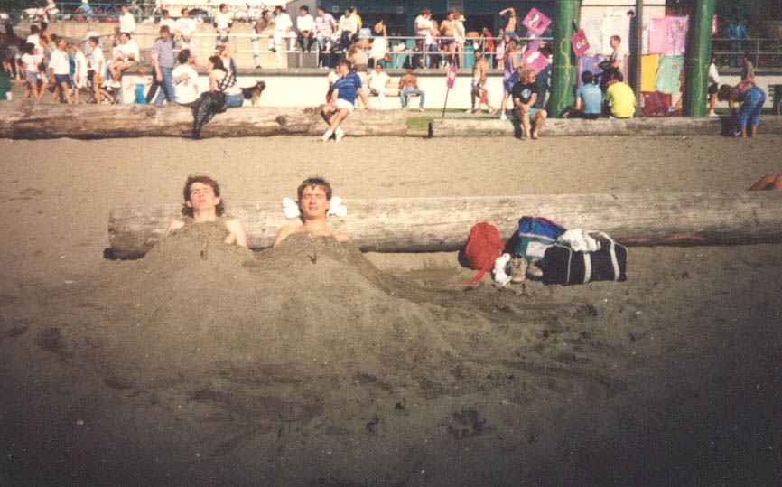Alain et Christian sous le sable