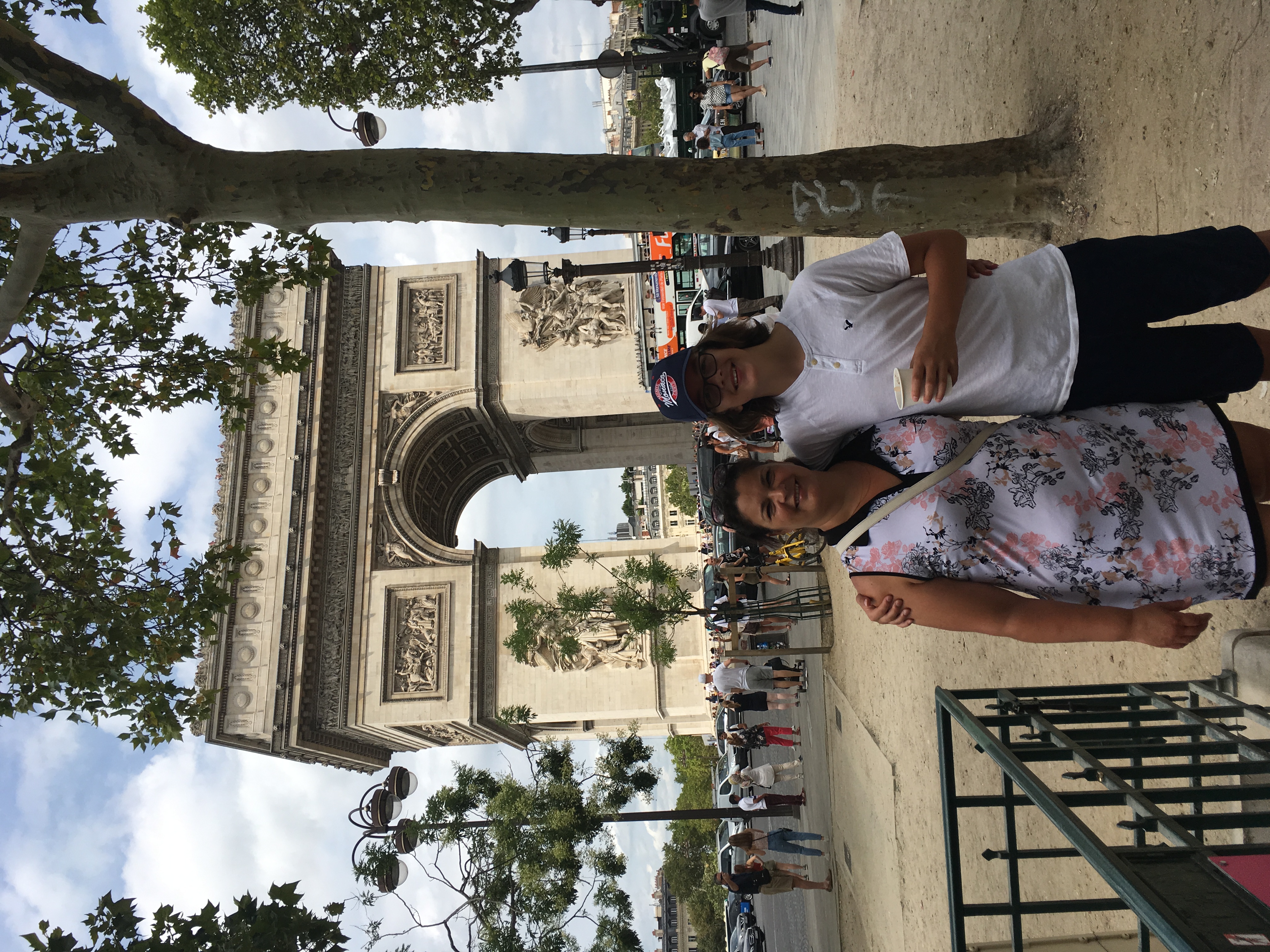 Marie-Jo et Olivier près de l'Arc de Triomphe