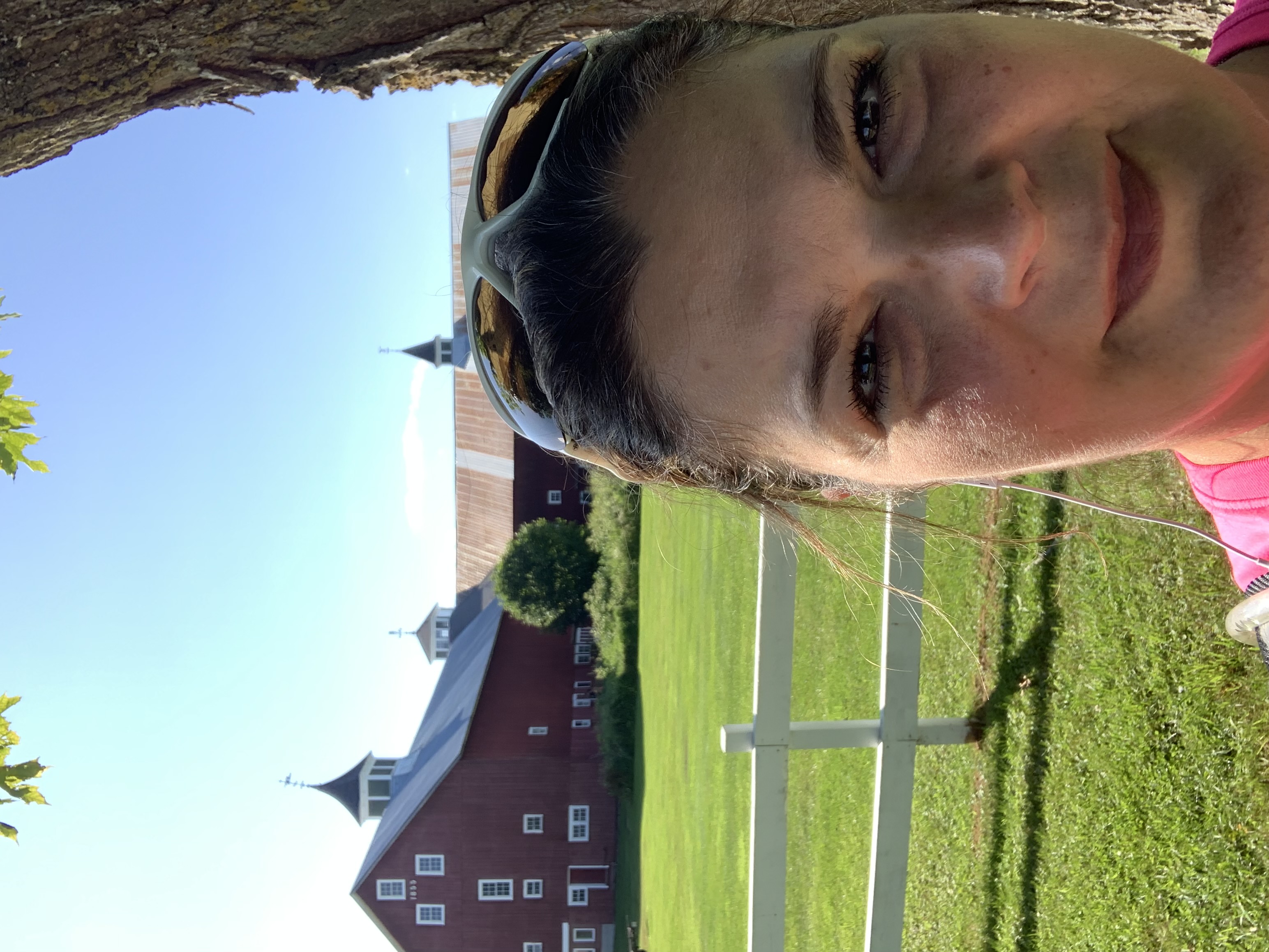 Selfie de Marie-Jo près de la ferme
